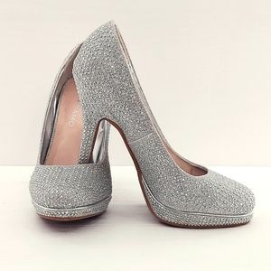 NWOT Andiamo Rhinestone Pumps